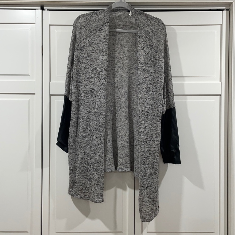 H&M women’s duster size L stretchy with faux leather sleeve detail